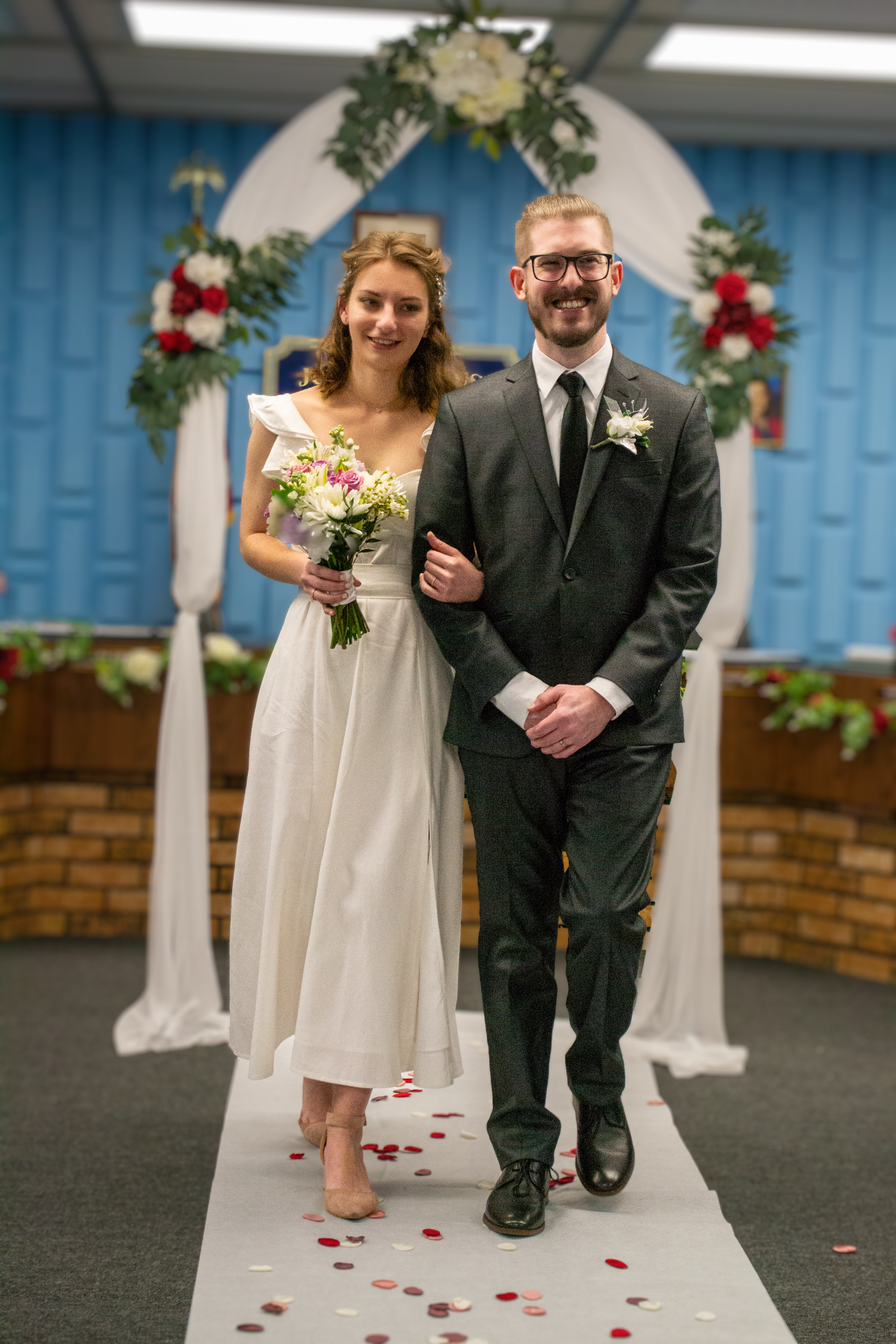 Intimate first kiss at Detroit area wedding venue